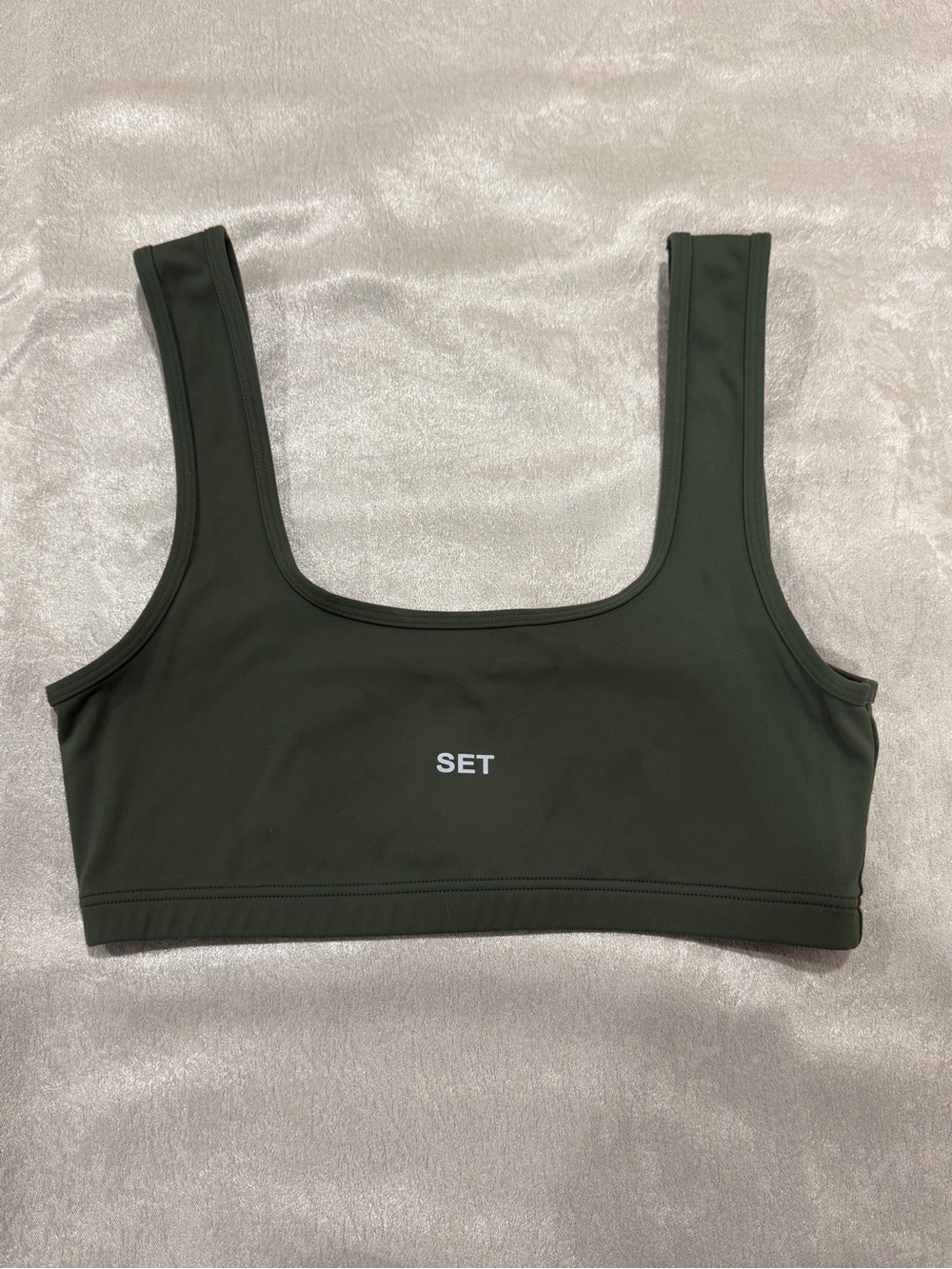 Set Active Green Sports Bra and Blue Active Shorts Set - Picture 2 of 10